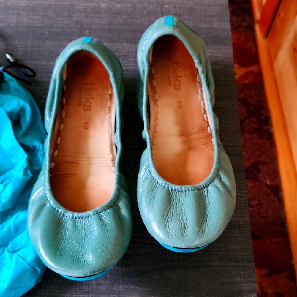 Tieks flats in Pacific Green Size 10